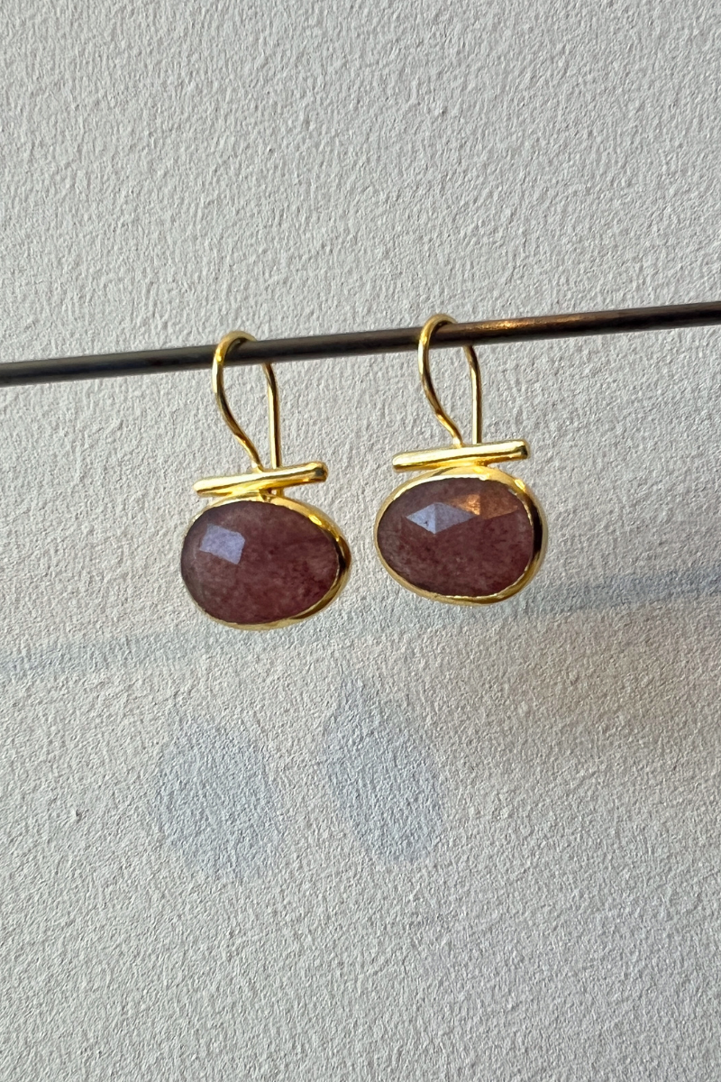 Schmuckoo, Oval Earrings with Bar Gold - Strawberry Quartz