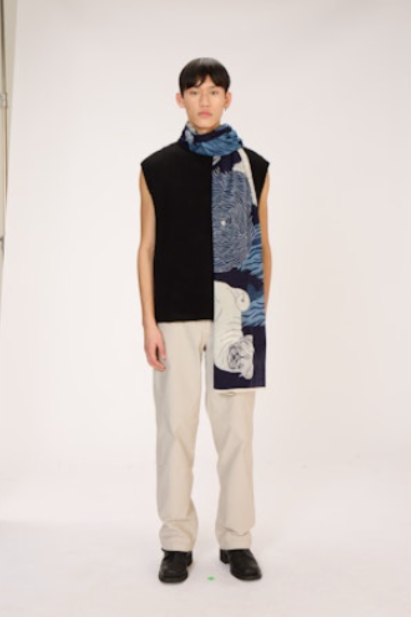 Inoui Editions, 100 Toutou Scarf - Navy