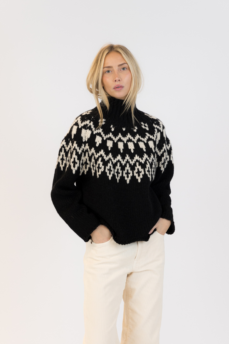 Lyla & Luxe, Aggie Fair Crewneck Pullover-Black/White