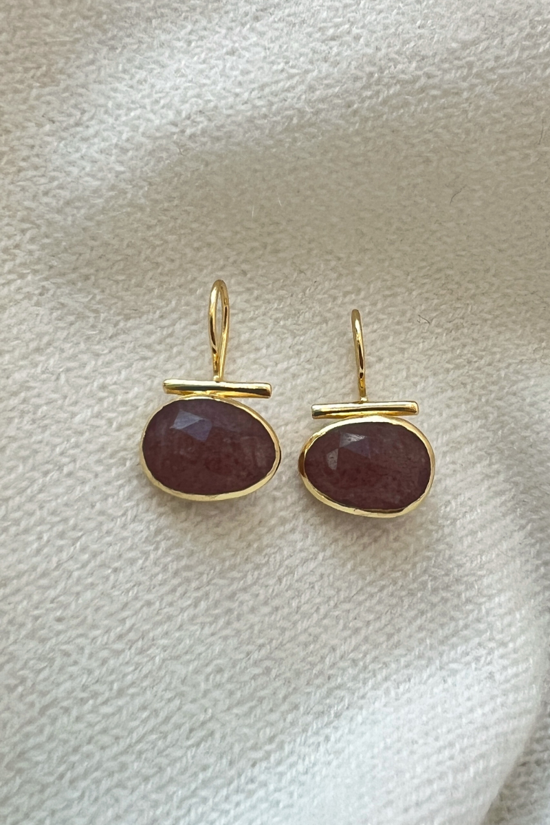 Schmuckoo, Oval Earrings with Bar Gold - Strawberry Quartz