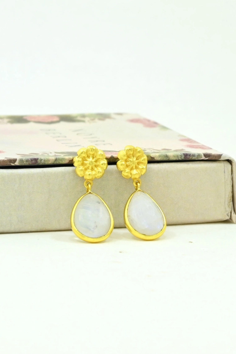 Schmuckoo, Sunflower Earring - Rainbow Moonstone