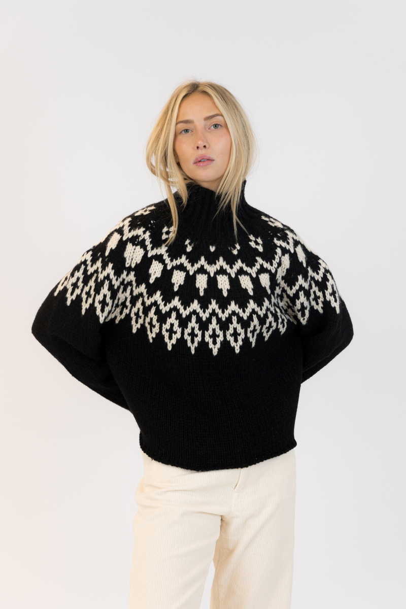 Lyla & Luxe, Aggie Fair Crewneck Pullover-Black/White