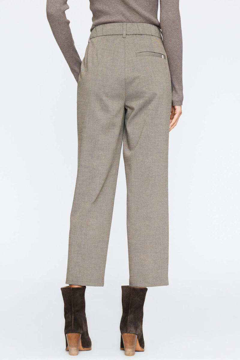 Brochu Walker, Talia Pant - Gravel