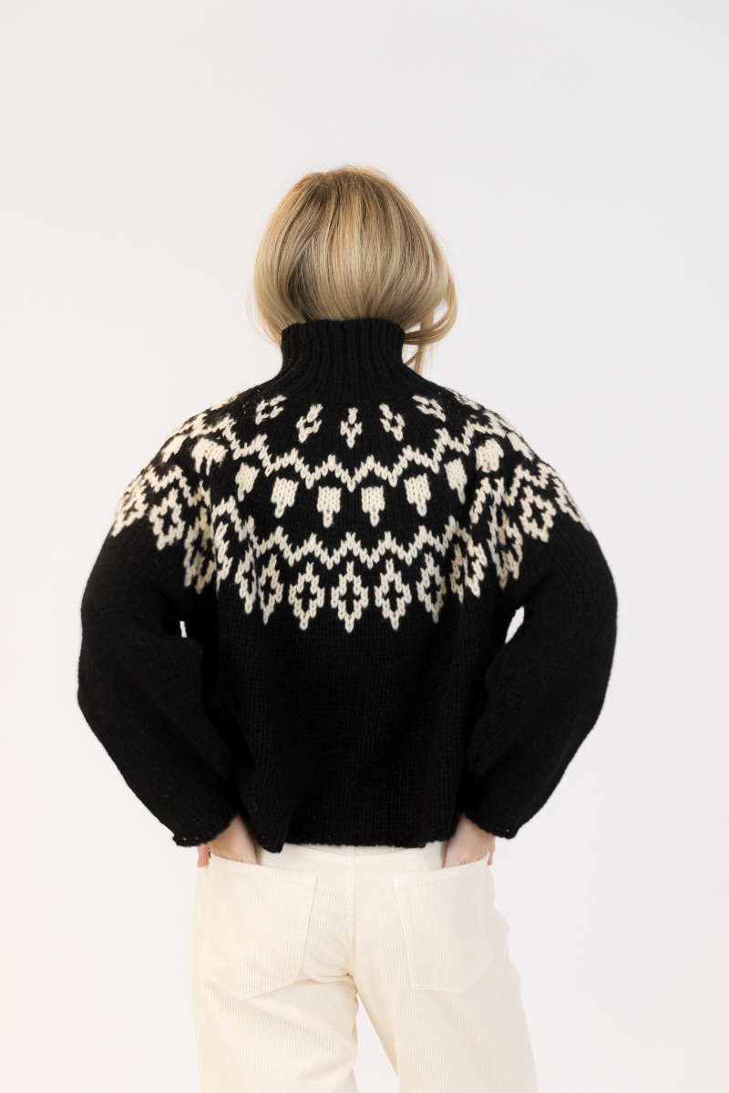 Lyla & Luxe, Aggie Fair Crewneck Pullover-Black/White