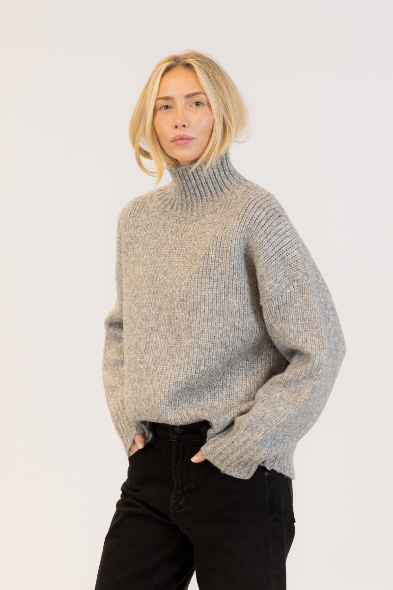Lyla & Luxe, Aggie Mockneck Ribbed Sweater - Grey
