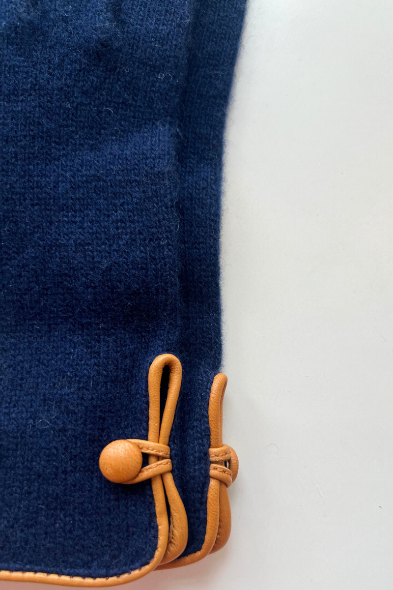 SantaCana, Wool & Cashmere Glove with Piping and Leather Button