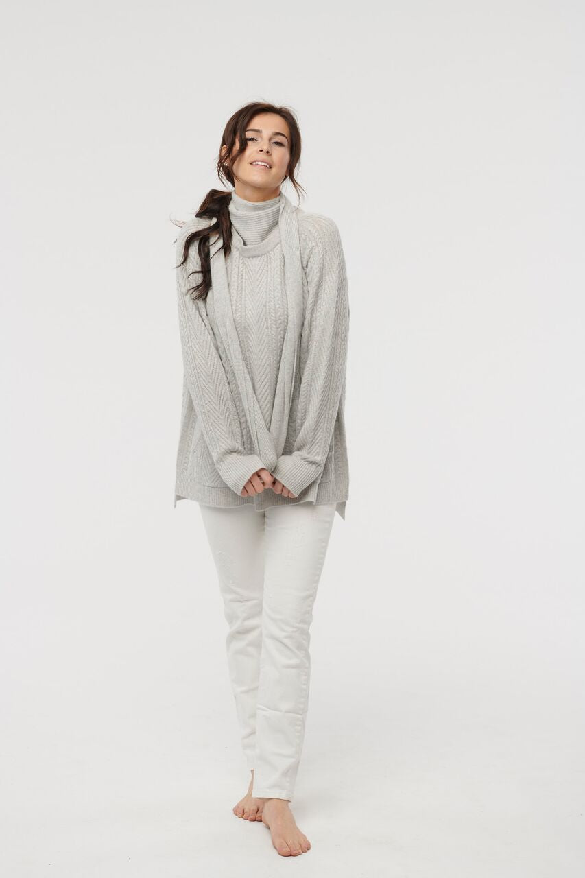 Cashmere cable knit sweater