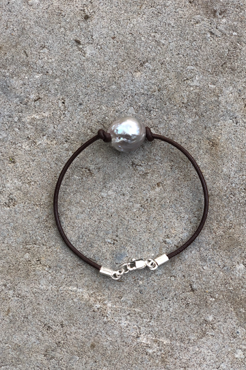 Daily Pearls, Pearl Bracelet on Dark Leather